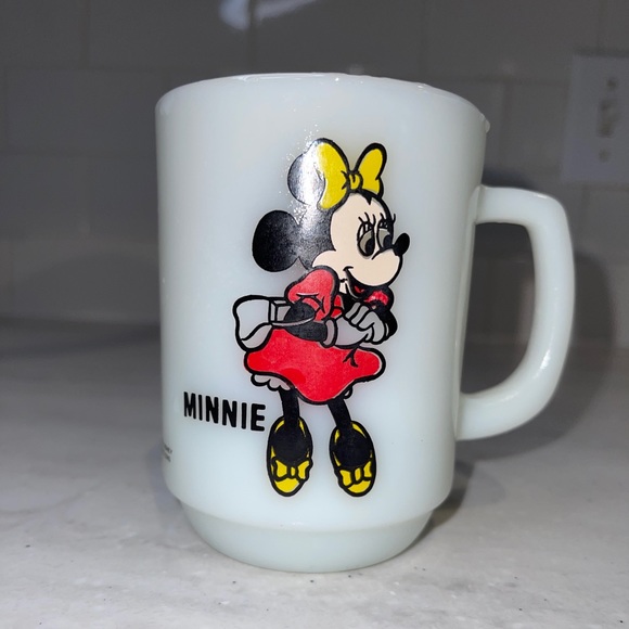 Vintage Walt Disney Pepsi Minnie Mouse milk glass